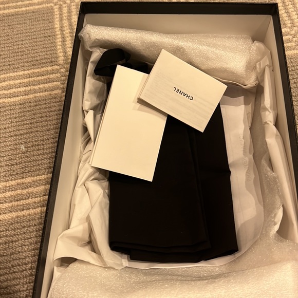 CHANEL White & Pink Tweed Thong Sandals - Picture 16 of 16